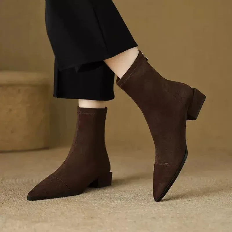 Jerlina – Stiefeletten Aus Wildleder Mit Spitzer Zehenpartie