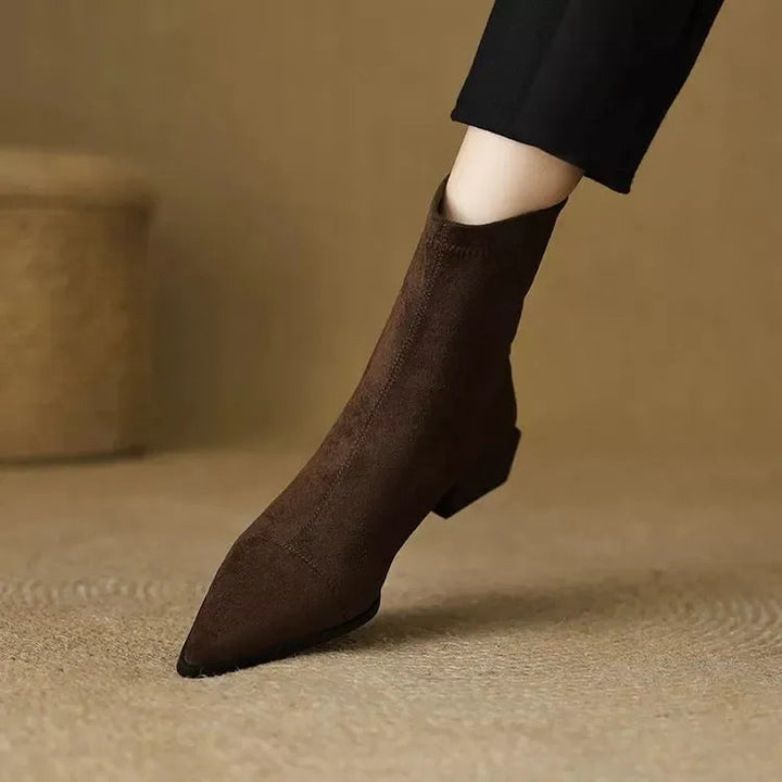 Jerlina – Stiefeletten Aus Wildleder Mit Spitzer Zehenpartie