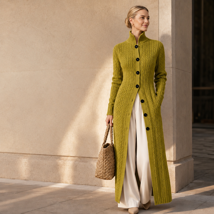 Noreena – Strickjacke mit Zopfmuster und Knopfleiste