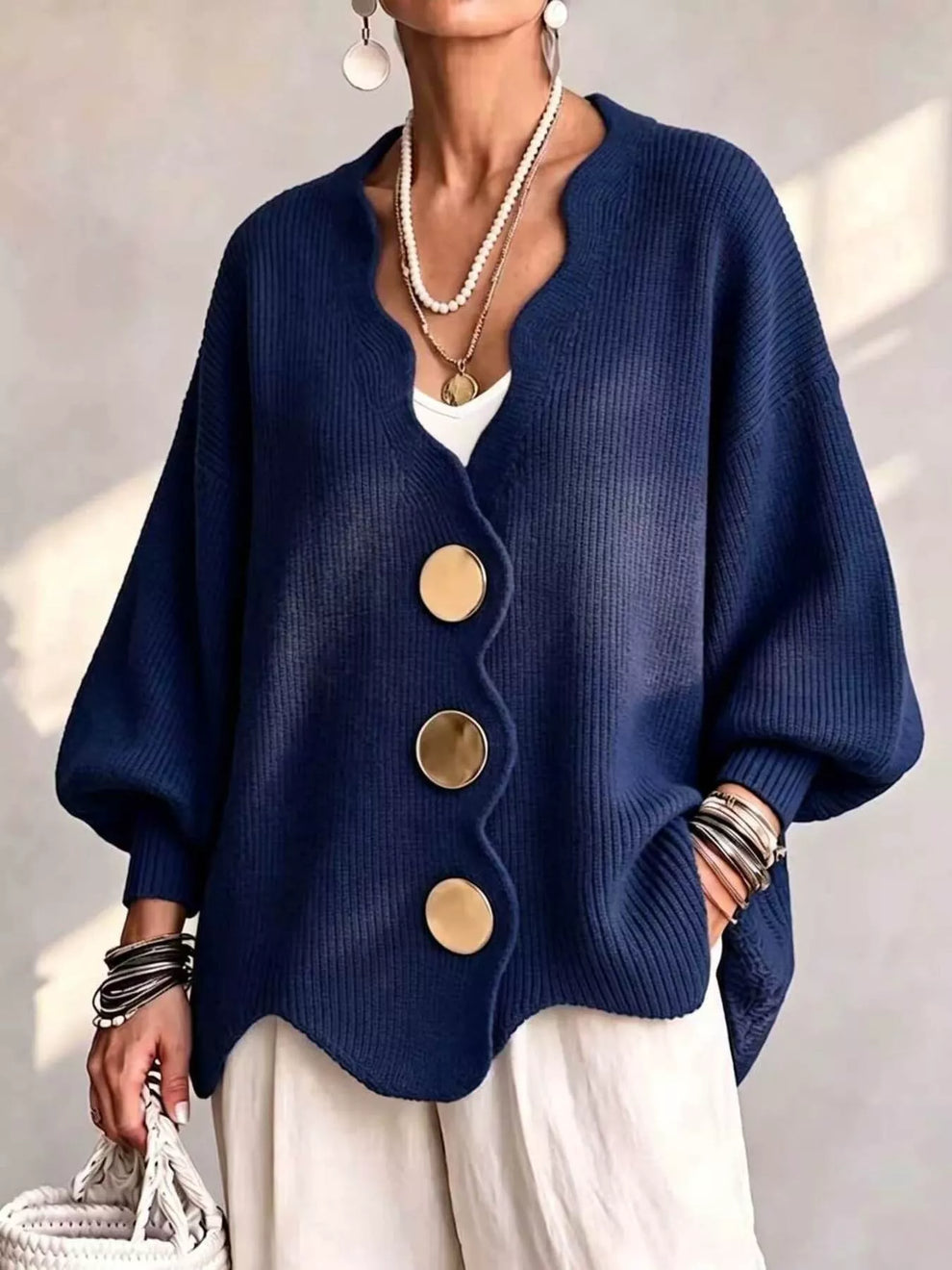 Gilian – Strickjacke Mit Knopfleiste Und Wellenrand