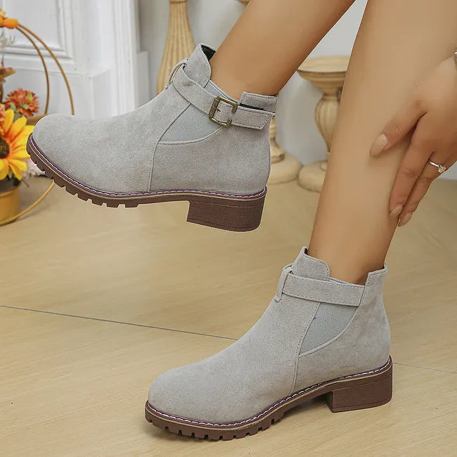 Fakina – Stiefeletten Mit Zierschnalle