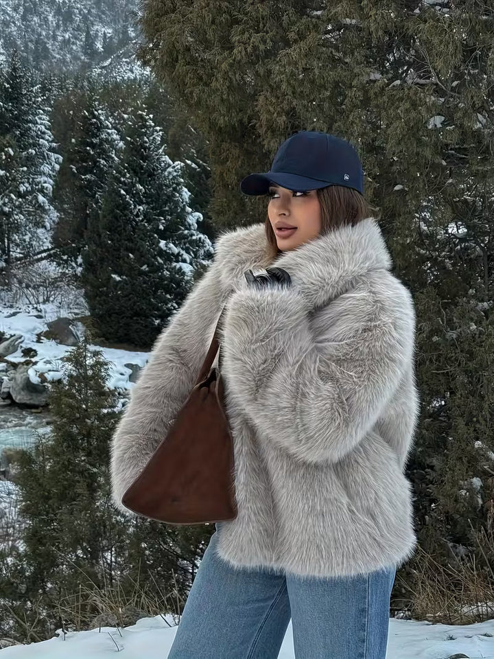Zefina – Oversize-jacke Mit Langen Ärmeln Aus Kunstfell