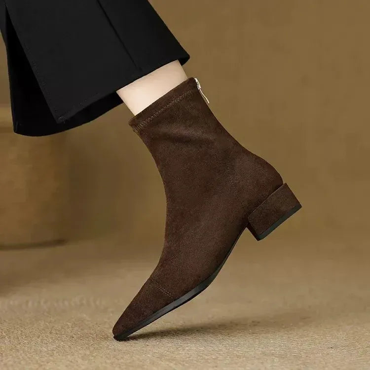Jerlina – Stiefeletten Aus Wildleder Mit Spitzer Zehenpartie