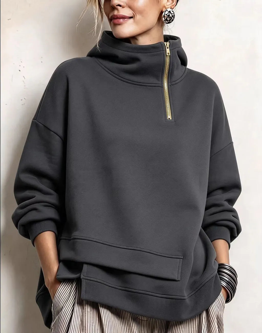 Lyona – Modernes, Asymmetrisches Sweatshirt Mit Hohem Kragen